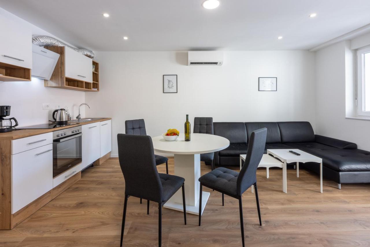 סלצה Luxury Apartments Lovorka 1 & 2**** מראה חיצוני תמונה